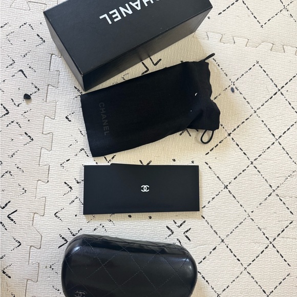 CHANEL Black Quilted Sunglasses Case - Picture 1 of 3